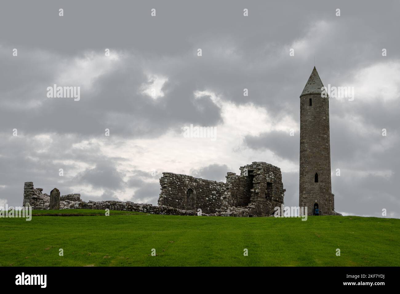 Klosteranlage auf Devenish Island, Lower Lough Erne, County Fermanagh, Nordirland Stockfoto