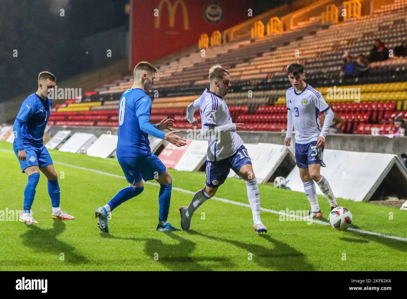 16. November 2022, Glasgow, Großbritannien. Schottland spielte Island in der EUFA European Under 19 Championship 2023 im Firhill Stadium, Glasgow, Schottland, Großbritannien. Island gewann mit 1 - 0 und das Siegertor für Island wurde von Orri Oskarsson erzielt. Credit Findlay/ Alamy Live Nachrichten Stockfoto