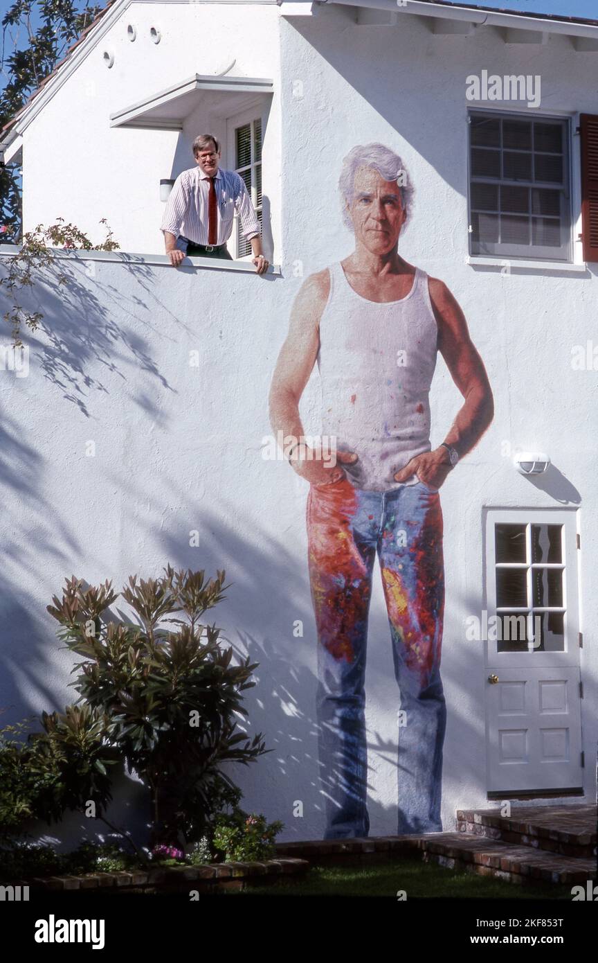 Software-Verleger Peter Norton zu Hause mit Wandbild des Künstlers Don Bachardy, gemalt vom Muralisten Kent Twitchell. Stockfoto