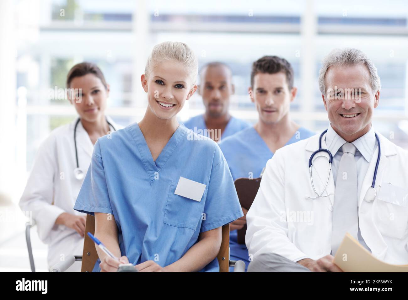 Teilnahme an einem medizinischen Seminar. Ärzte und Krankenschwestern in einem Seminar zusammen. Stockfoto