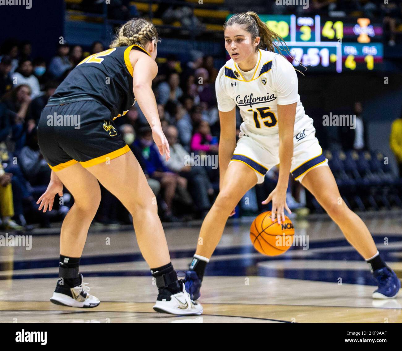 Berkeley, CA, USA, 16.. November 2022. A. die kalifornische Wache Kemery Martin (15) spielt während des NCAA Women's Basketball-Spiels zwischen Idaho Vandals und den California Golden Bears. Kalifornien schlug Idaho 84-71 im Hass Pavilion Berkeley Calif. Thurman James/CSM/Alamy Live News Stockfoto