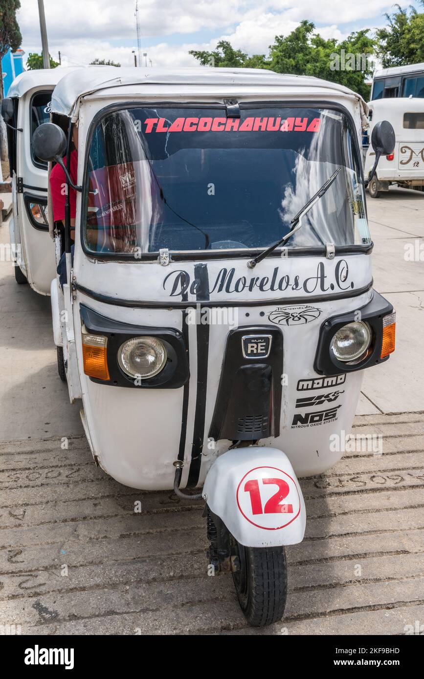 Die mototaxi ist eine wirtschaftliche Transportform in ganz Mexiko. San Jeronimo Tlacochahuaya, Mexiko. Stockfoto