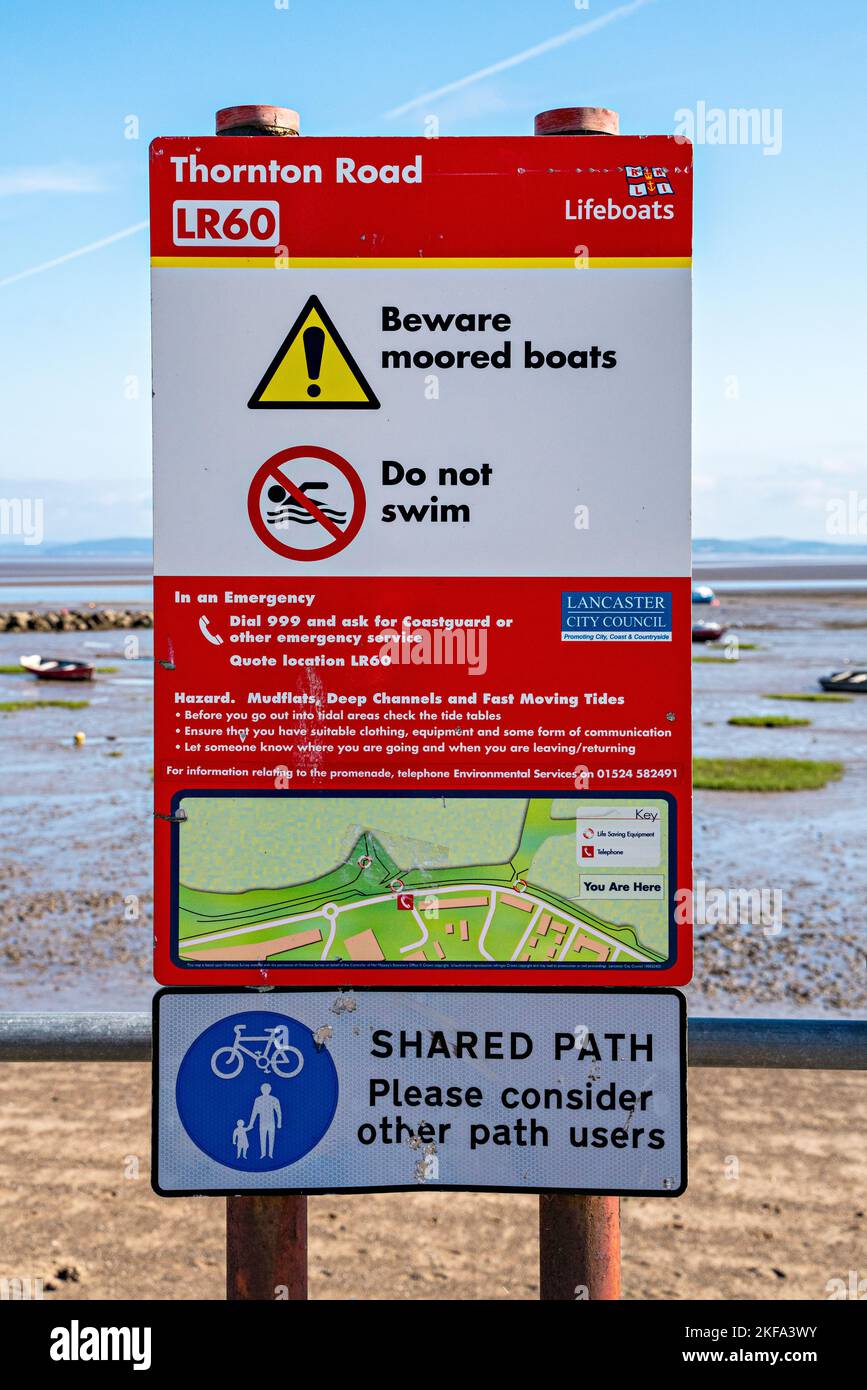 RNLI-Tafel auf der Promenade, Morecambe Bay, Lancashire, Großbritannien Stockfoto