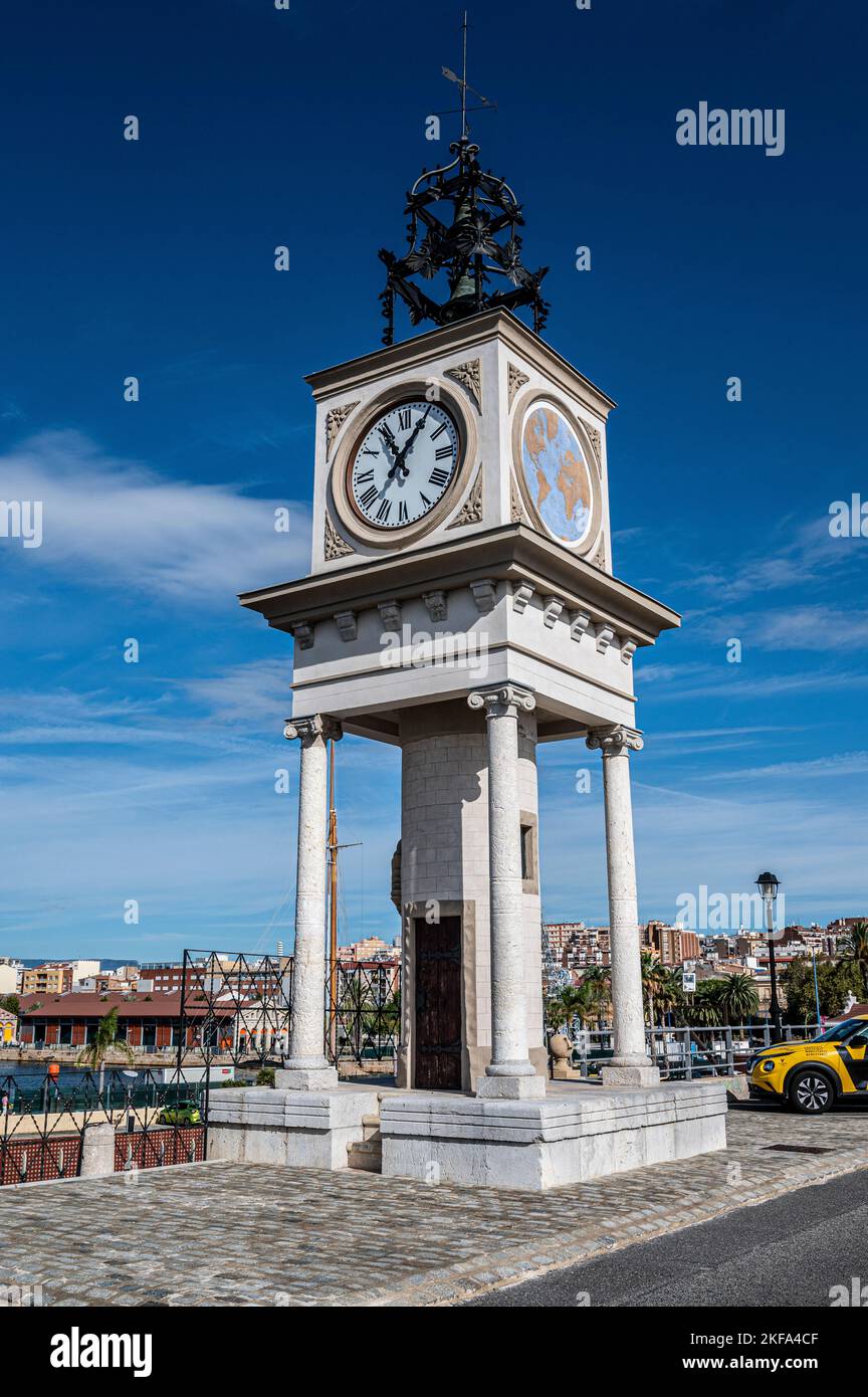 Uhrenturm im Hafen von Tarragona Spanien Stockfoto