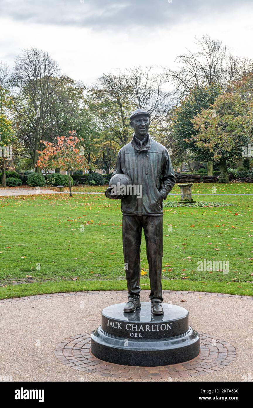 Jackie Charltons Statue im Hirst Park Ashington, Northumberland, wo er aufgewachsen ist Stockfoto