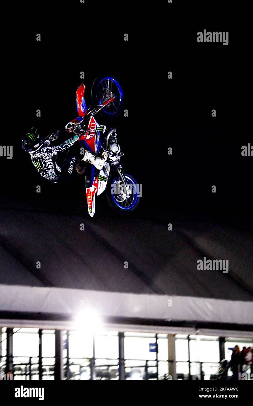 Extreme Motorbike Rider Performing Tricks auf der Royal Melbourne Show, Melbourne Victoria VIC, Australien Stockfoto