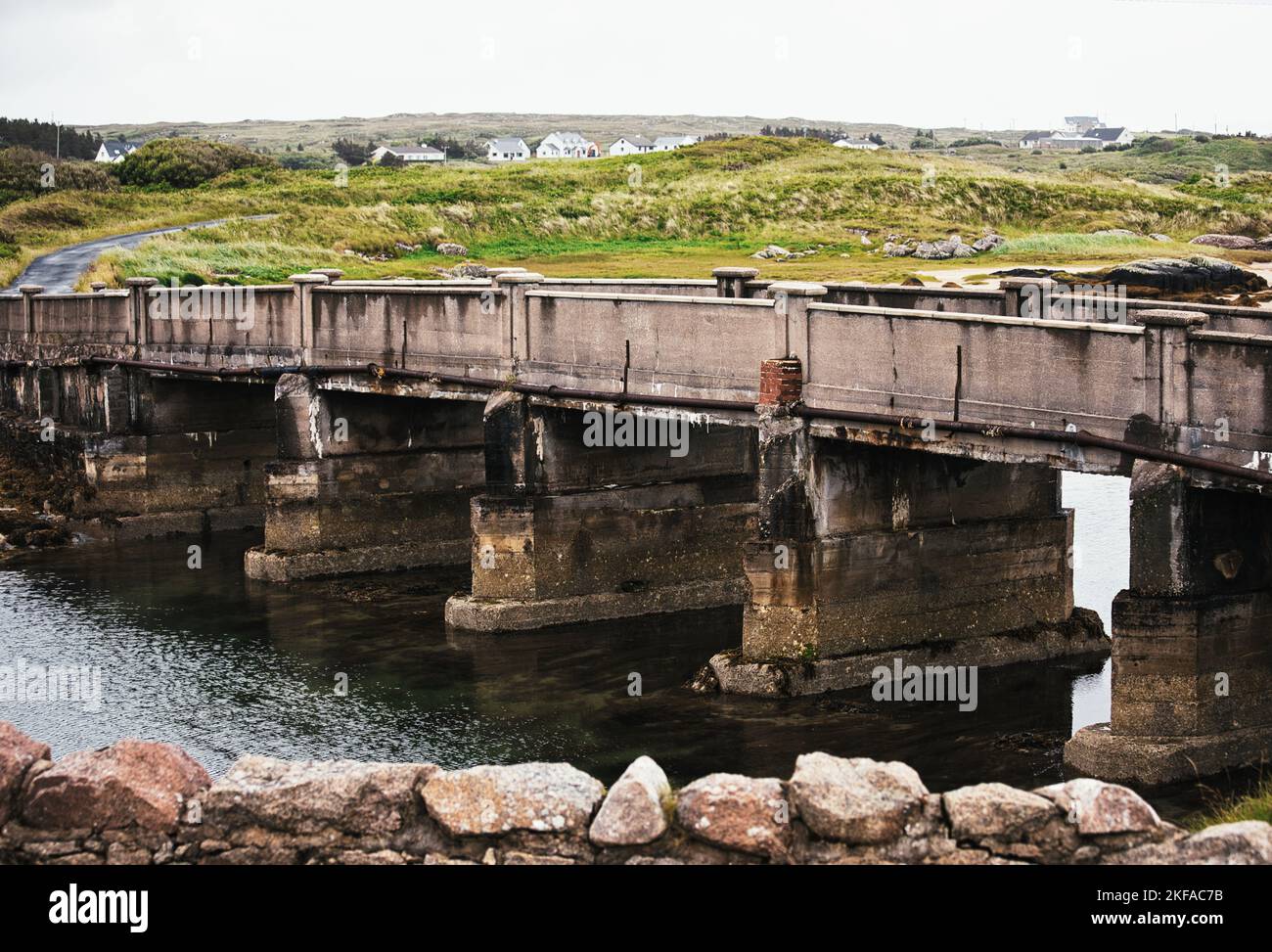 Belcruit Bridge die Straßenbrücke, die Cruit Island mit dem Festland verbindet, die Rosses, Grafschaft Donegal, Irland Stockfoto