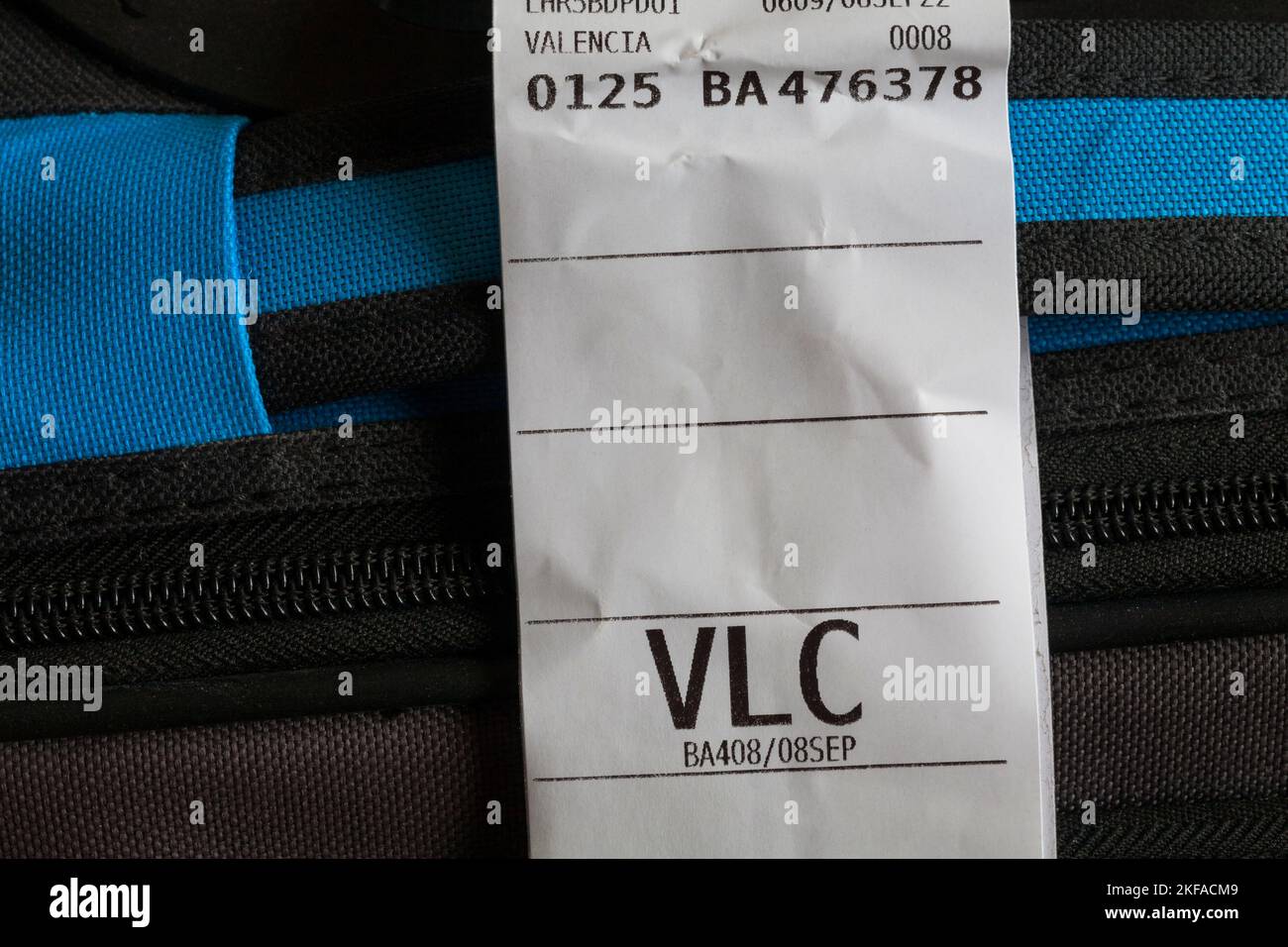 Gepäckaufkleber von BA British Airways für den Flughafen VLC Valencia auf dem Gepäck