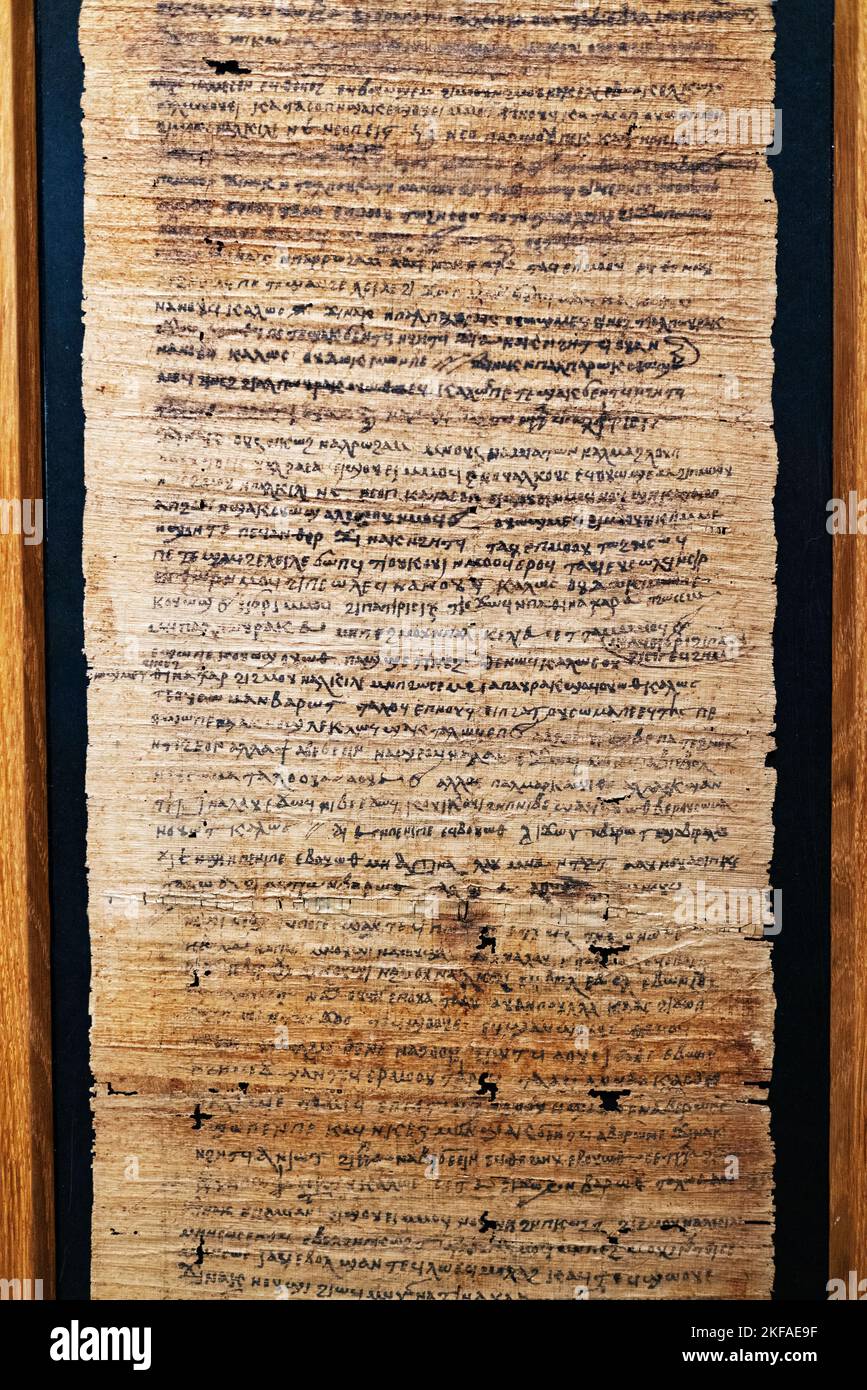 Koptisches Schreiben - alter koptischer Text auf Papyrus aus dem Jahr 1000-1100 n. Chr., von koptischen Mönchen, Ägypten des 11.. Jahrhunderts. (Bodleian Library, Oxford, Großbritannien) Stockfoto