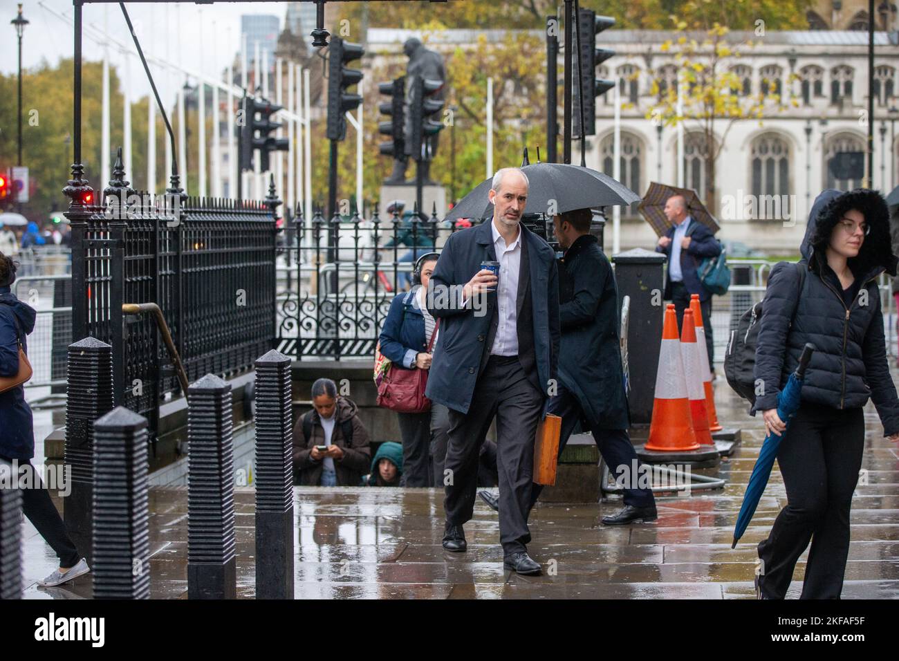 London, England, Großbritannien. 17.. November 2022. James BOWLER, der ständige Sekretär von HM Treasury, wird in Westminster gesehen. (Bild: © Tayfun Salci/ZUMA Press Wire) Stockfoto