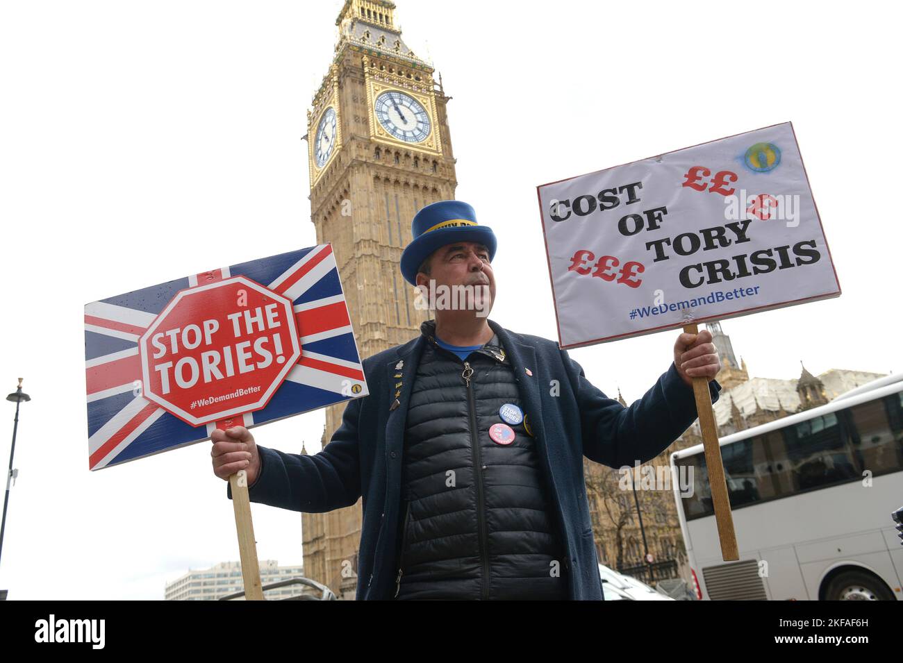 London, Großbritannien. 17.. November 2022. Steve Bray protestiert am Herbst-Mini-Budget-Tag in Westminster Credit: MARTIN DALTON/Alamy Live News Stockfoto