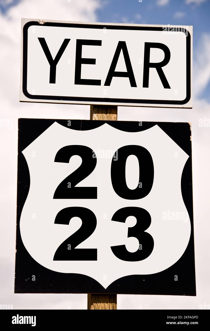 Jahr 2023 geschrieben auf amerikanischem Straßenschild, Neujahr Karte Stockfoto