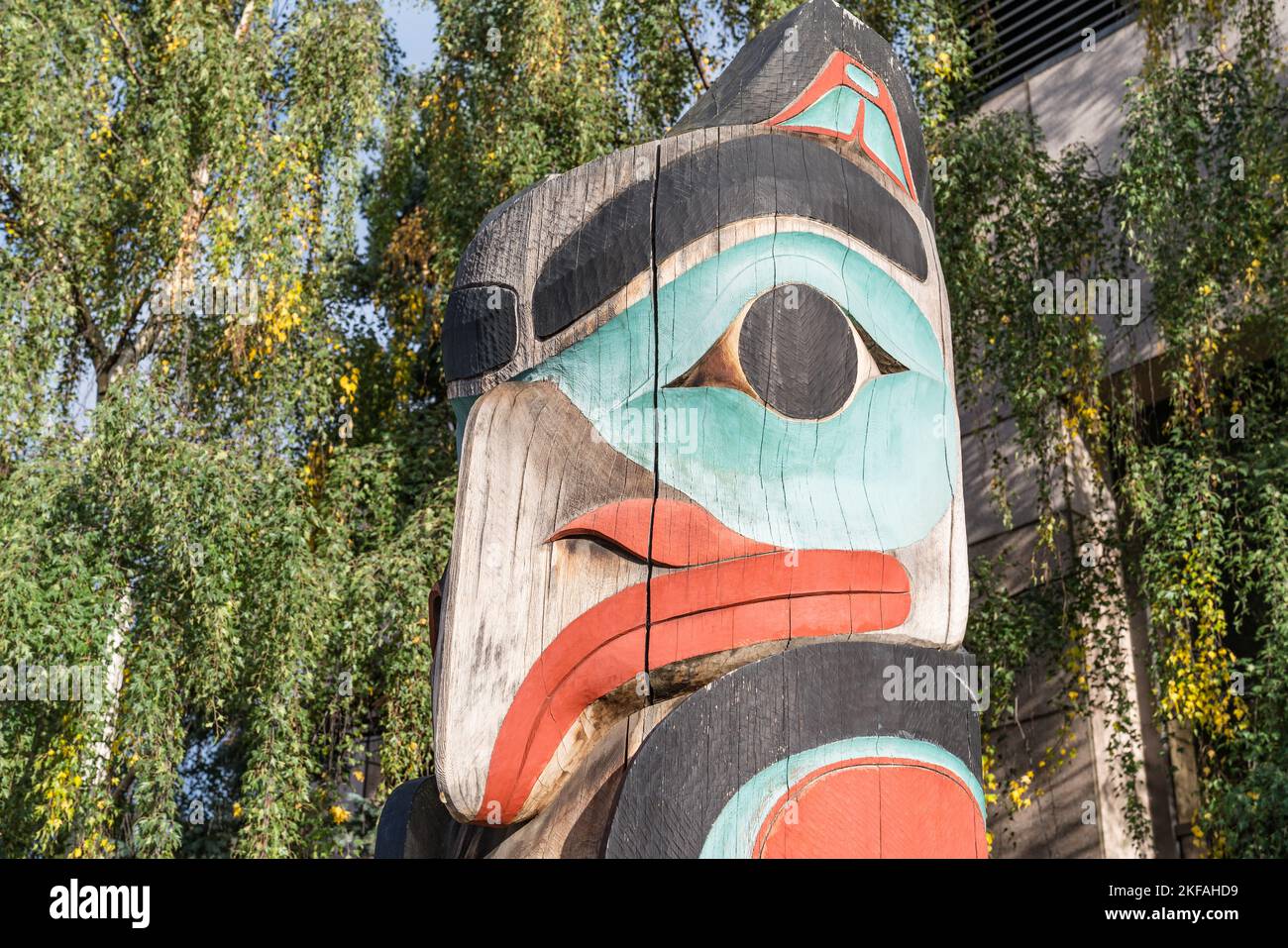 Einheimische Alaskan Totem Pole Figur in Anchorage, Alaska Stockfoto