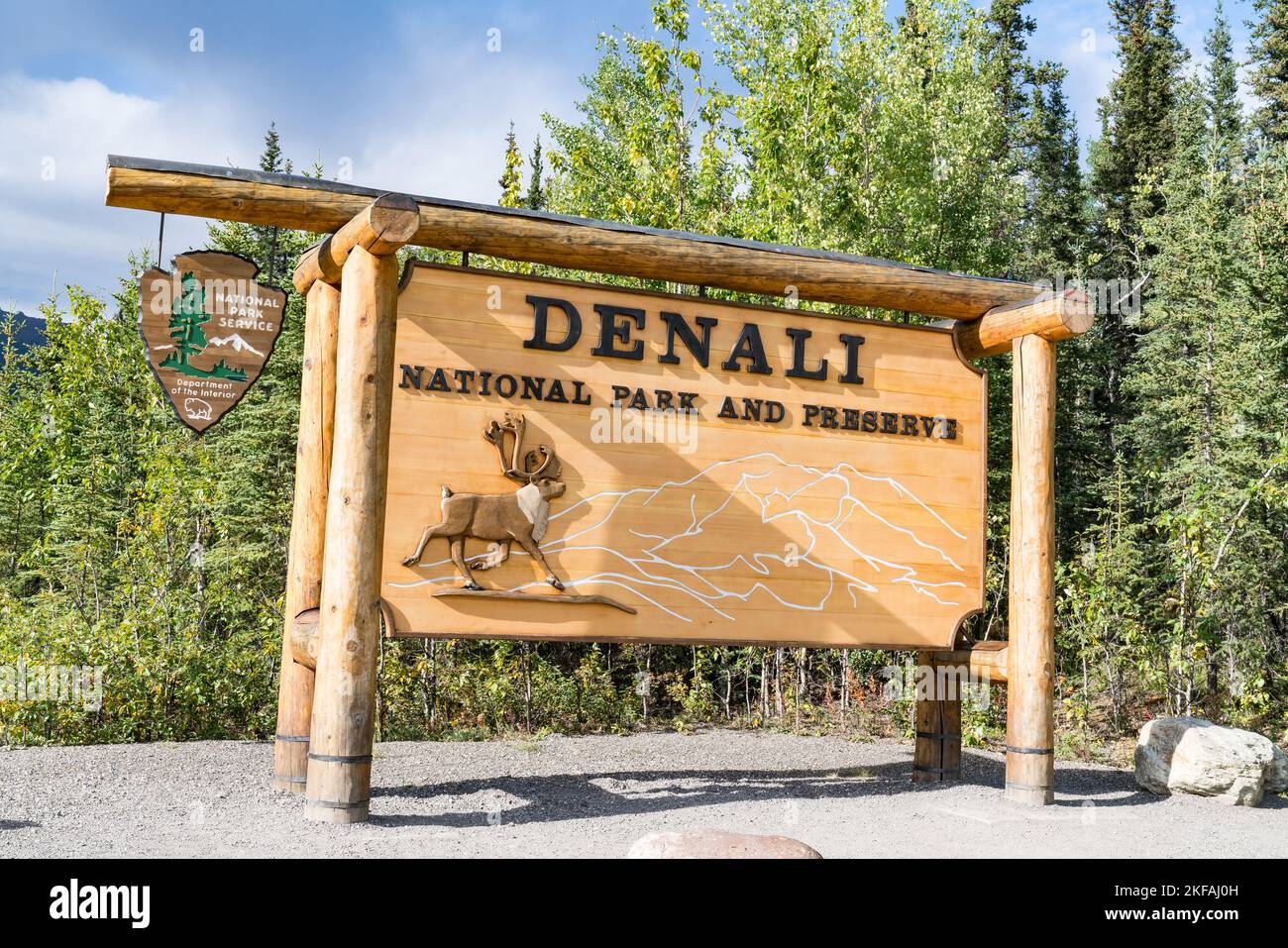 Denali, AK - 28. August 2022: Eintrittsschild zum Denali National Park in Alaska Stockfoto
