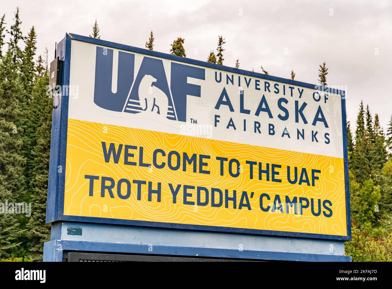Fairbanks, AK - 28. August 2022: Willkommensschild an der University of Alaska in Fairbanks Stockfoto