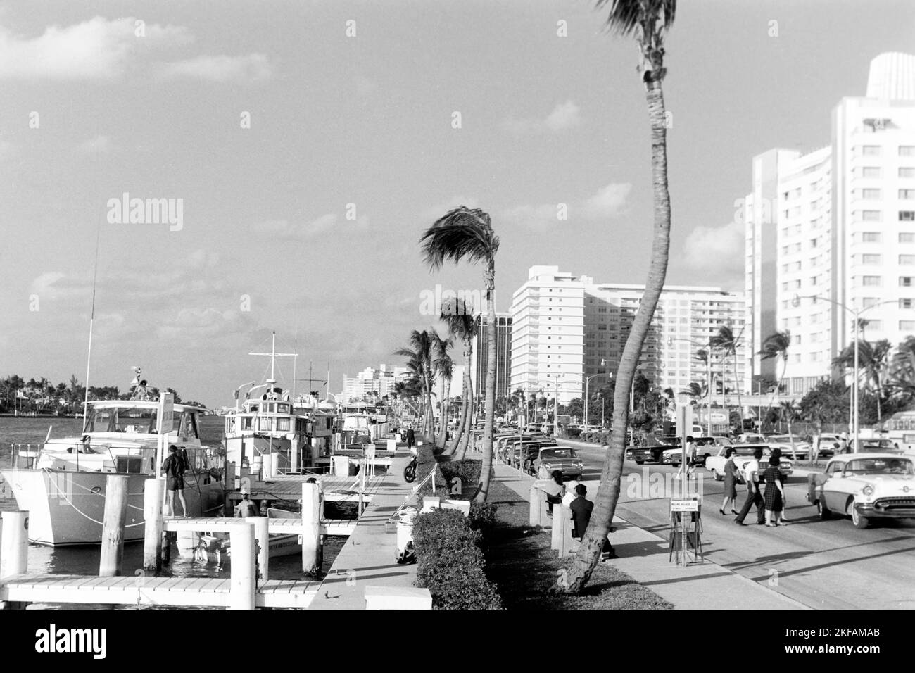 Hotels an der Collins Avenue in Bal Harbour, Miami Beach, Florida, USA 1965. Hotels auf der Collins Avenue in Bal Harbour, Miami Beach, Florida, USA 1965. Stockfoto