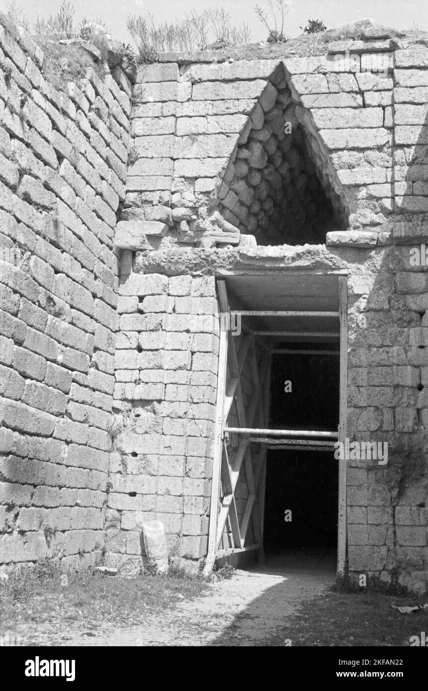 Der Eingang zum Schatzhaus des Atreus in Mykene, Griechenland, 1950er