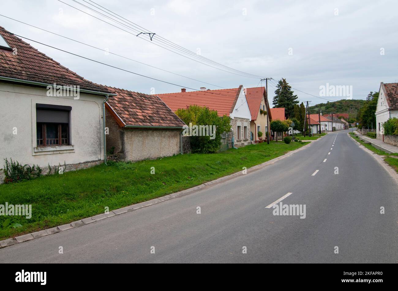 Pécsely [ Pecsely ] ist ein Dorf im Komitat Veszprém, Ungarn. Es liegt im Balaton-Hochland und fällt in das Balatonfüred-Csopak-Weinviertel. Stockfoto