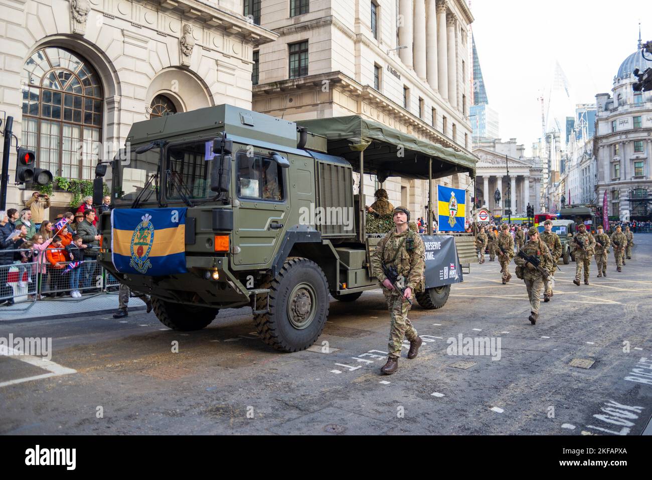 4. Bataillon der Armeewagen des Royal Regiment der Prinzessin von Wales bei der Lord Mayor's Show Parade in der City of London, Großbritannien Stockfoto