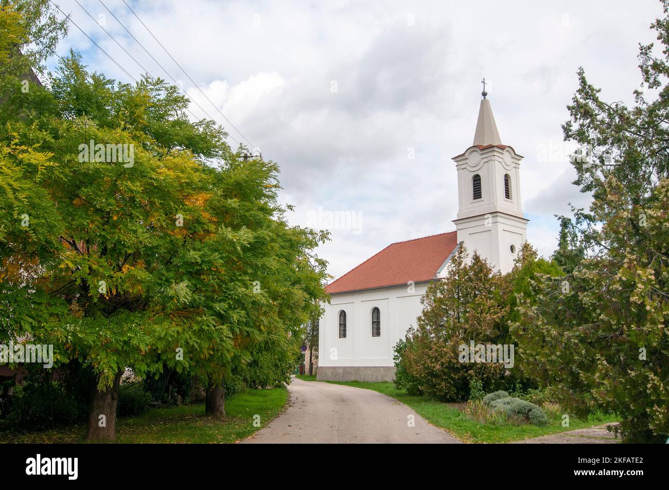 Evangelische Kirche in Balatonakali, Kreis Veszprém, Ungarn. Stockfoto
