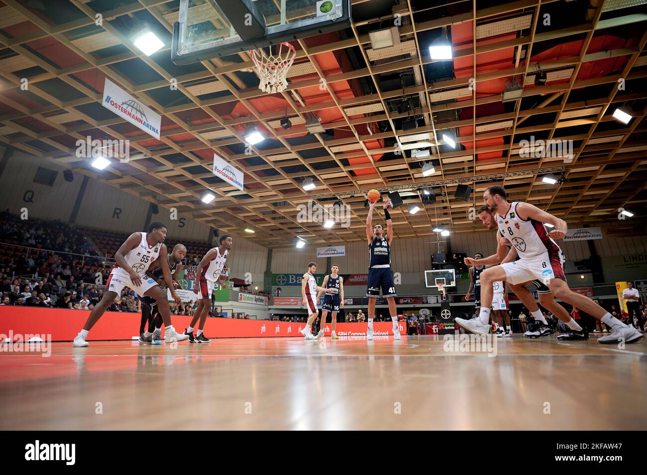 LEVERKUSEN, DEUTSCHLAND - NOWEMBER 16, 2022: BARMER 2. Basketball-Bundesliga. Basketballspiel Bayer Giants Leverkusen vs Medipolis SC Jena Stockfoto