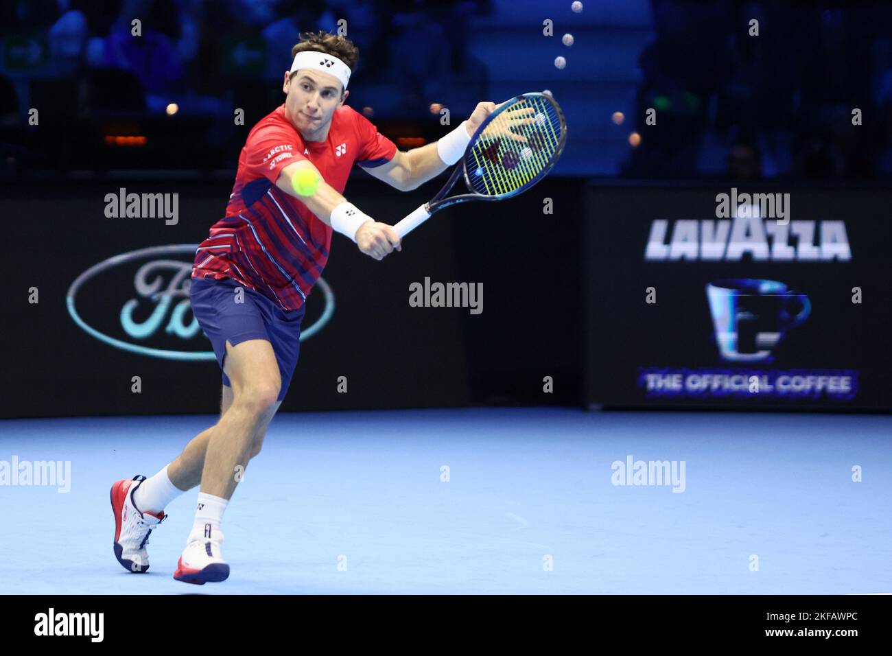 Turin, Italien, 17/11/2022, Casper Ruud aus Norwegen beim Round Robin-Einzelspiel zwischen Rafa Nadal aus Spanien und Casper Ruud aus Norwegen am fünften Tag der Nitto ATP World Tour Finals. Stockfoto