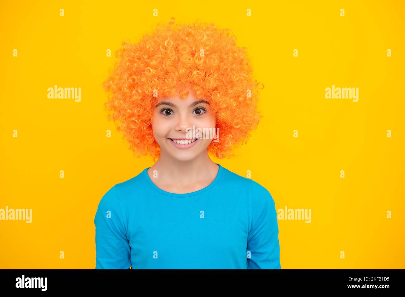 Nahaufnahme Porträt des niedlichen Clown-Mädchen. Glückliches Teenager-Porträt. Lächelndes Mädchen. Stockfoto