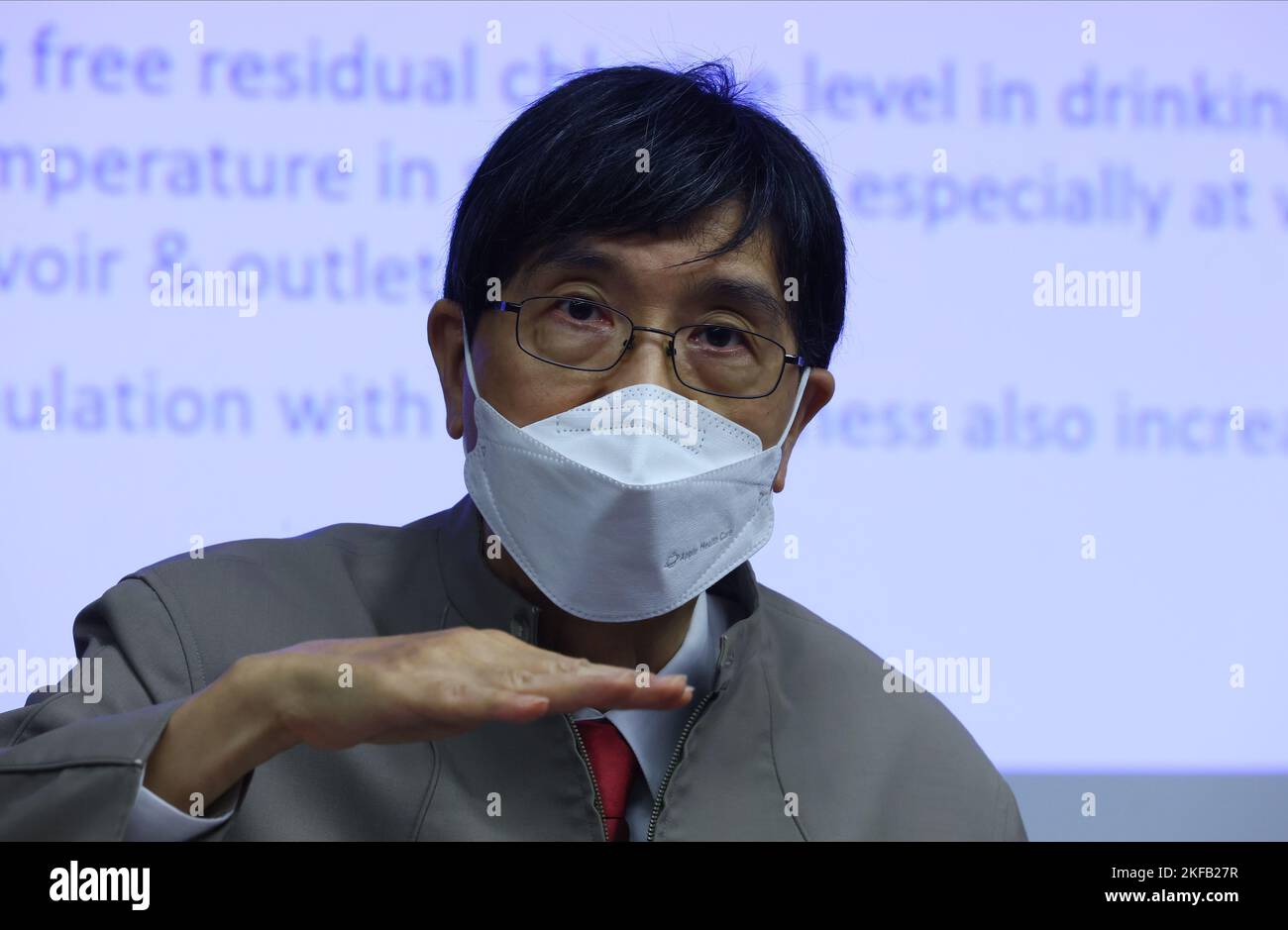 Professor Yuen Kwok-yung, Vorsitzende der Abteilung für Mikrobiologie der Universität Hongkong, berichtete auf einer Pressekonferenz über den Stand der Untersuchung von Melioidose-Infektionsfällen im Sham Shui Po District. Zentrum für Gesundheitsschutz, Mong Kok. 03NOV22. SCMP/Dickson Lee Stockfoto