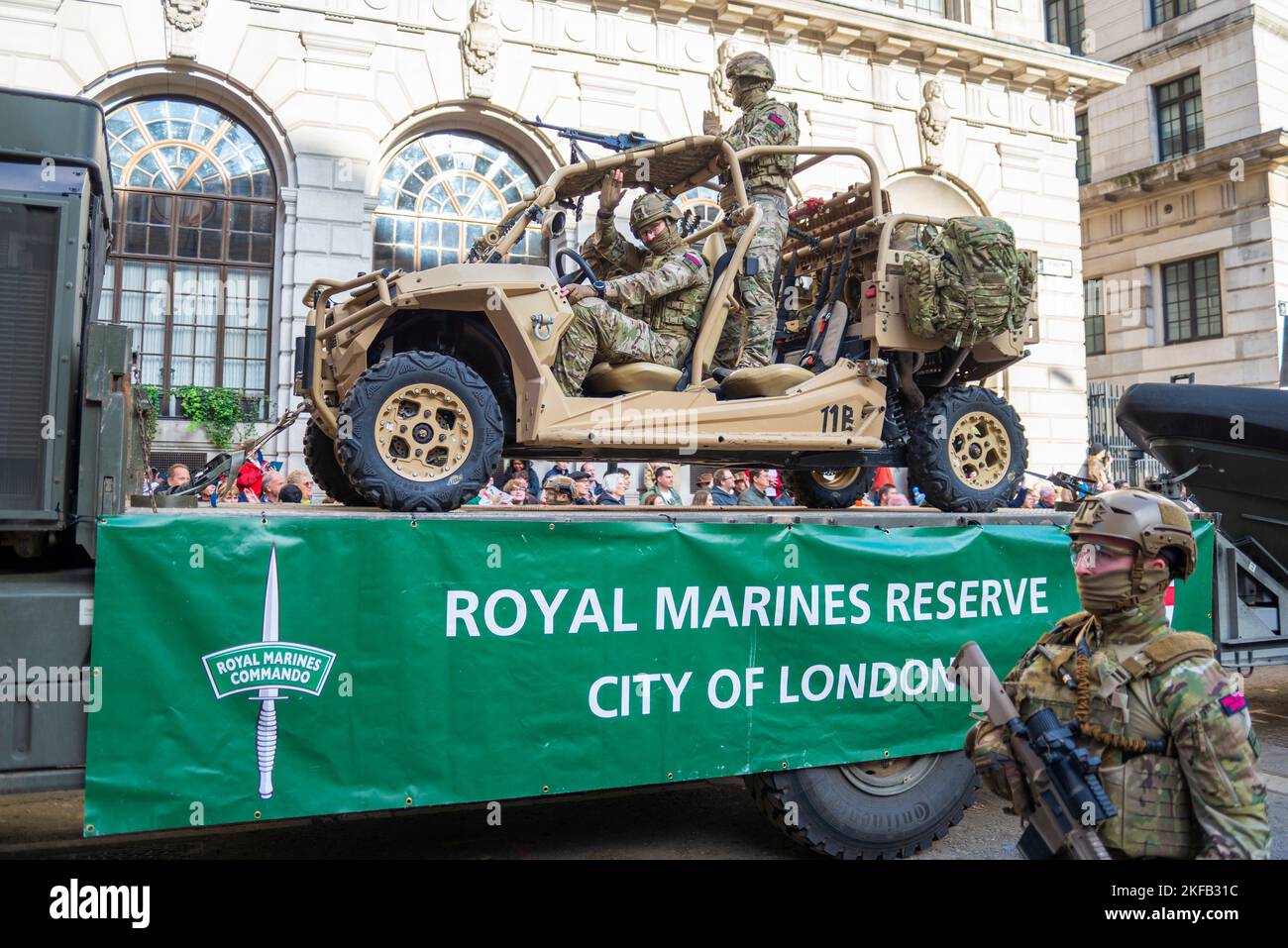 Royal Marines Reserve City of London schweben bei der Lord Mayor's Show Parade in der City of London, Großbritannien. Royal Marines Commando Polaris MRZR-D4-Display Stockfoto