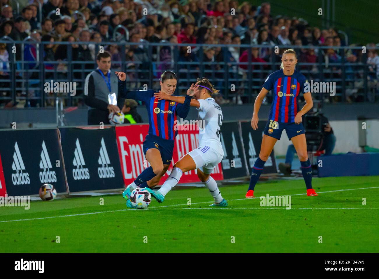 Real madrid frauen gegen fc barcelona frauen -Fotos und -Bildmaterial ...