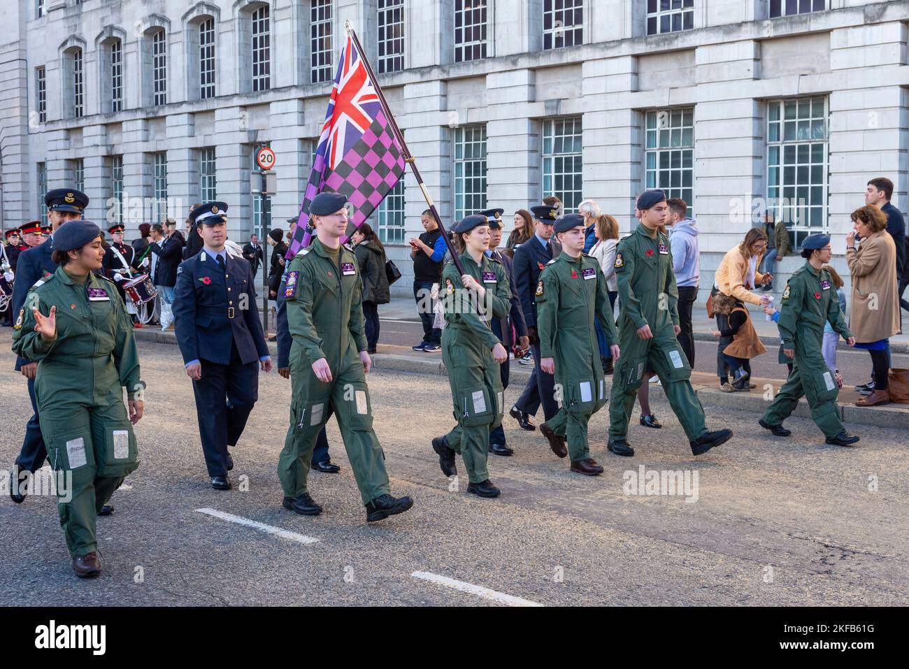 UNIVERSITY OF LONDON OFFICER TRAINING CORPS, University Air Squadron, UAS, bei der Lord Mayor's Show Parade in der City of London, Großbritannien Stockfoto