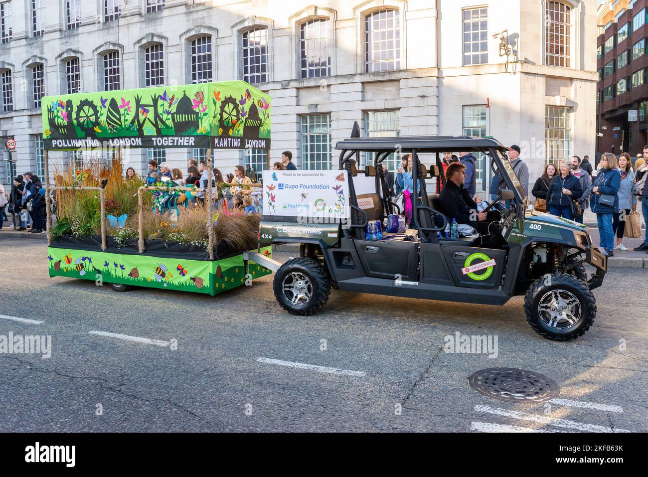 Bestäubung von London Together (PLT) bei der Lord Mayor's Show Parade in der City of London, Großbritannien. Sensibilisierung für die Bedeutung der biologischen Vielfalt Stockfoto