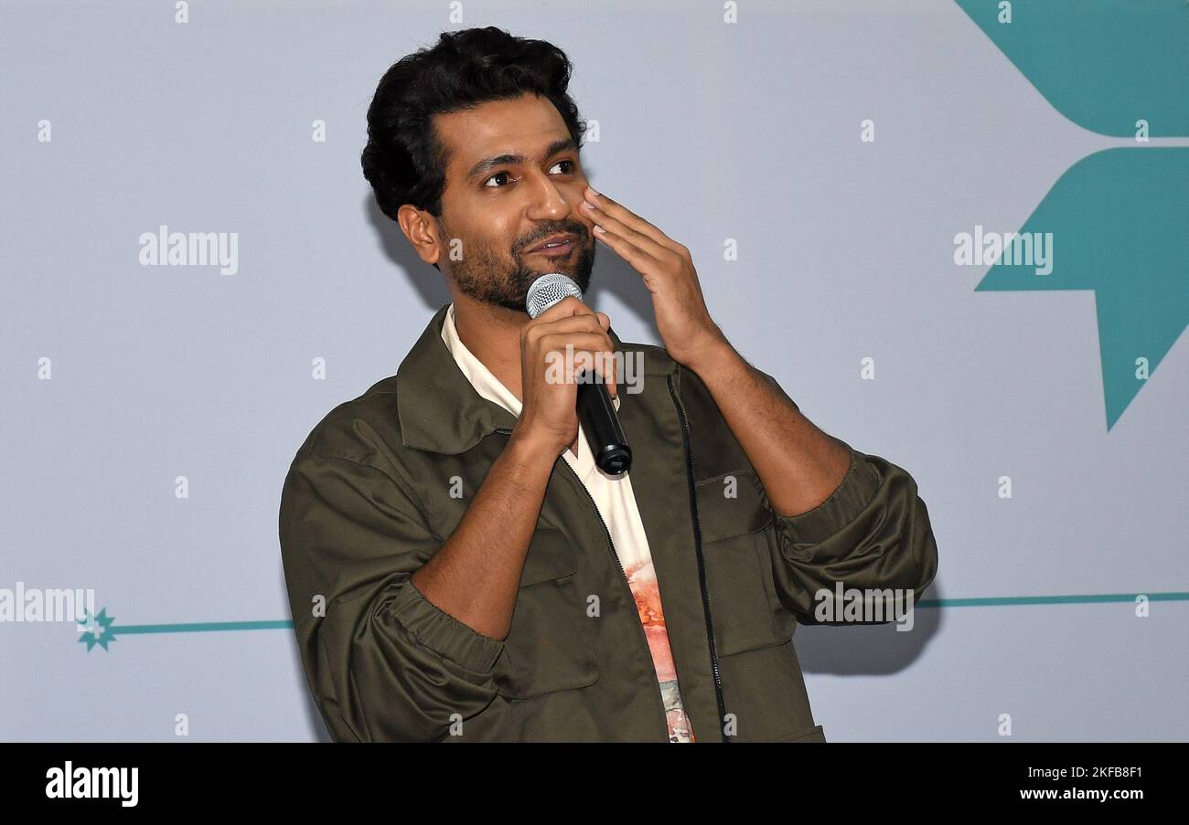 Mumbai, Indien. 17.. November 2022. Bollywood-Schauspieler Vicky Kaushal spricht während der Einführung der Initiative zur Sensibilisierung der Männergesundheit im Nanavati Max Super Specialty Hospital in Mumbai. Die erste seiner Art ästhetische Klinik für Männer eröffnet, um ganzheitliche Haut-und Haarpflege-Regime für Männer zu erleichtern und sie zu ermutigen, routinemäßige Gesundheits-Check-ups zu verfolgen und über ihren Gesundheitszustand auf dem Laufenden zu bleiben. (Foto von Ashish Vaishnav/SOPA Images/Sipa USA) Quelle: SIPA USA/Alamy Live News Stockfoto