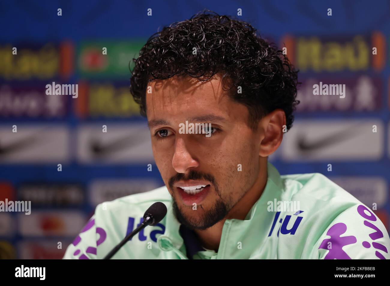 Turin, Italien, 18.. November 2022. Marquinhos aus Brasilien reagiert auf eine Pressekonferenz in Brasilien im J Hotel, Turin. Bilddatum: 18.. November 2022. Bildnachweis sollte lauten: Jonathan Moscrop/Sportimage Stockfoto