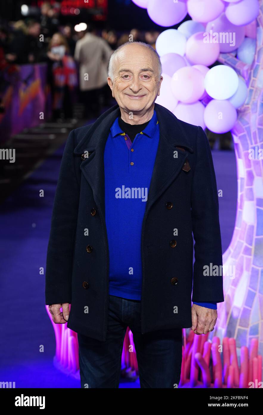 Tony Robinson kommt zur britischen Premiere von „Strange World“ der