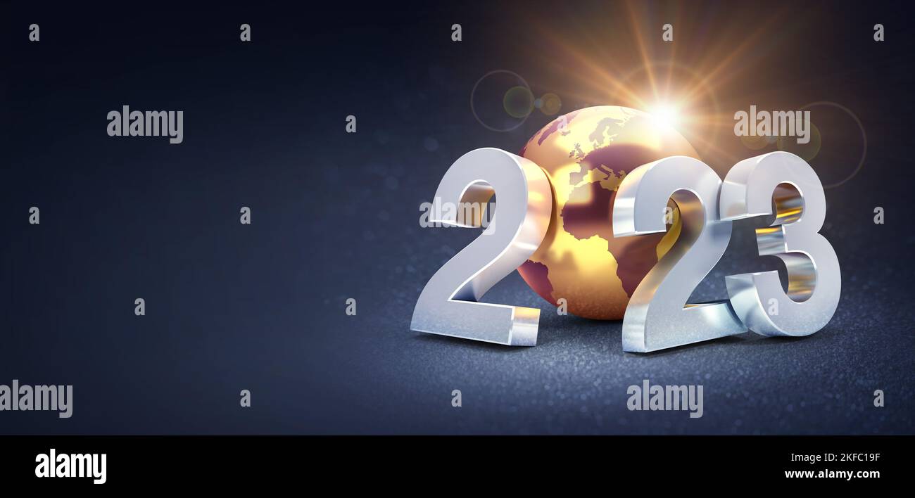 Glückwünsche zum neuen Jahr 2023: Silberfarbene Datumsnummern mit einer goldenen Erdkugel, die auf schwarzem Hintergrund leuchtet - 3D Abbildung Stockfoto