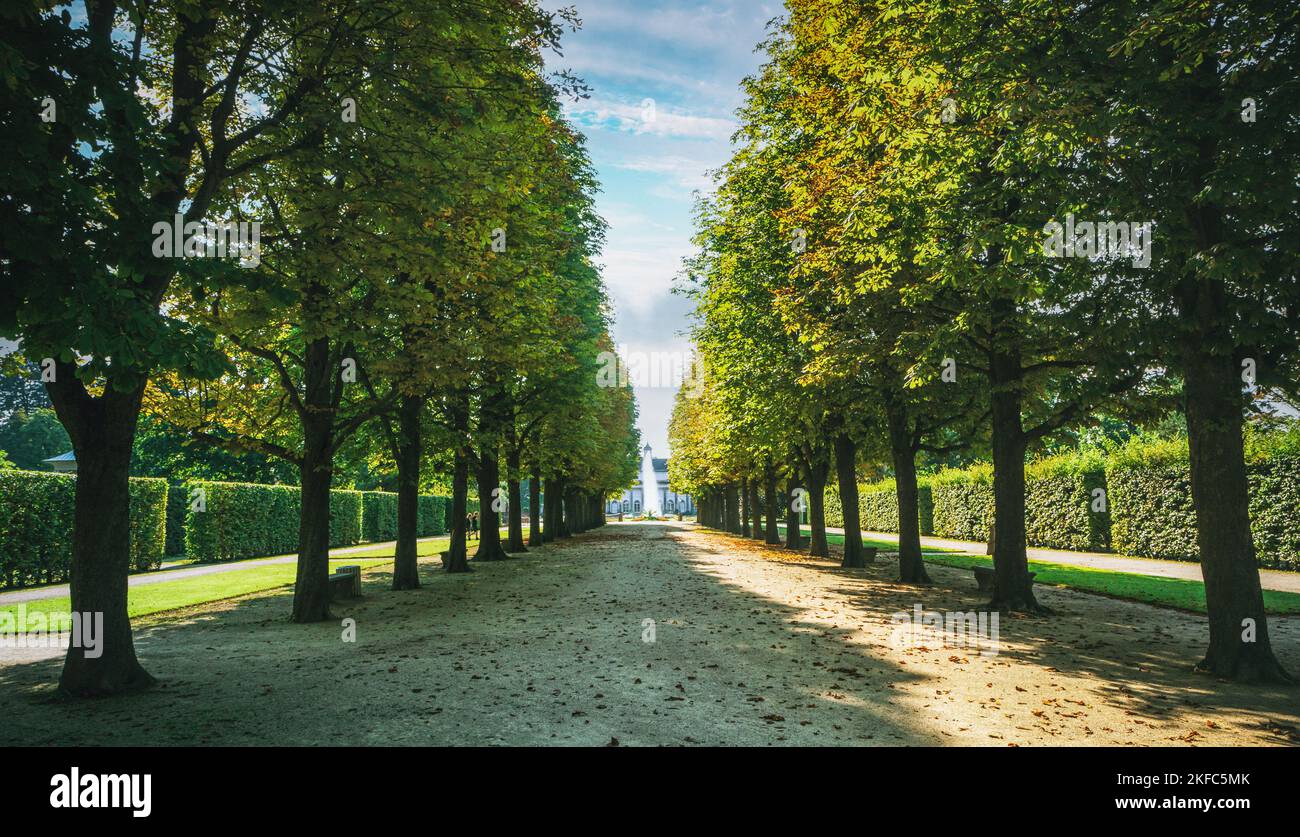 Das Schloss Pillnitz aus dem 18.. Jahrhundert an der Elbe in Dresden. Stockfoto