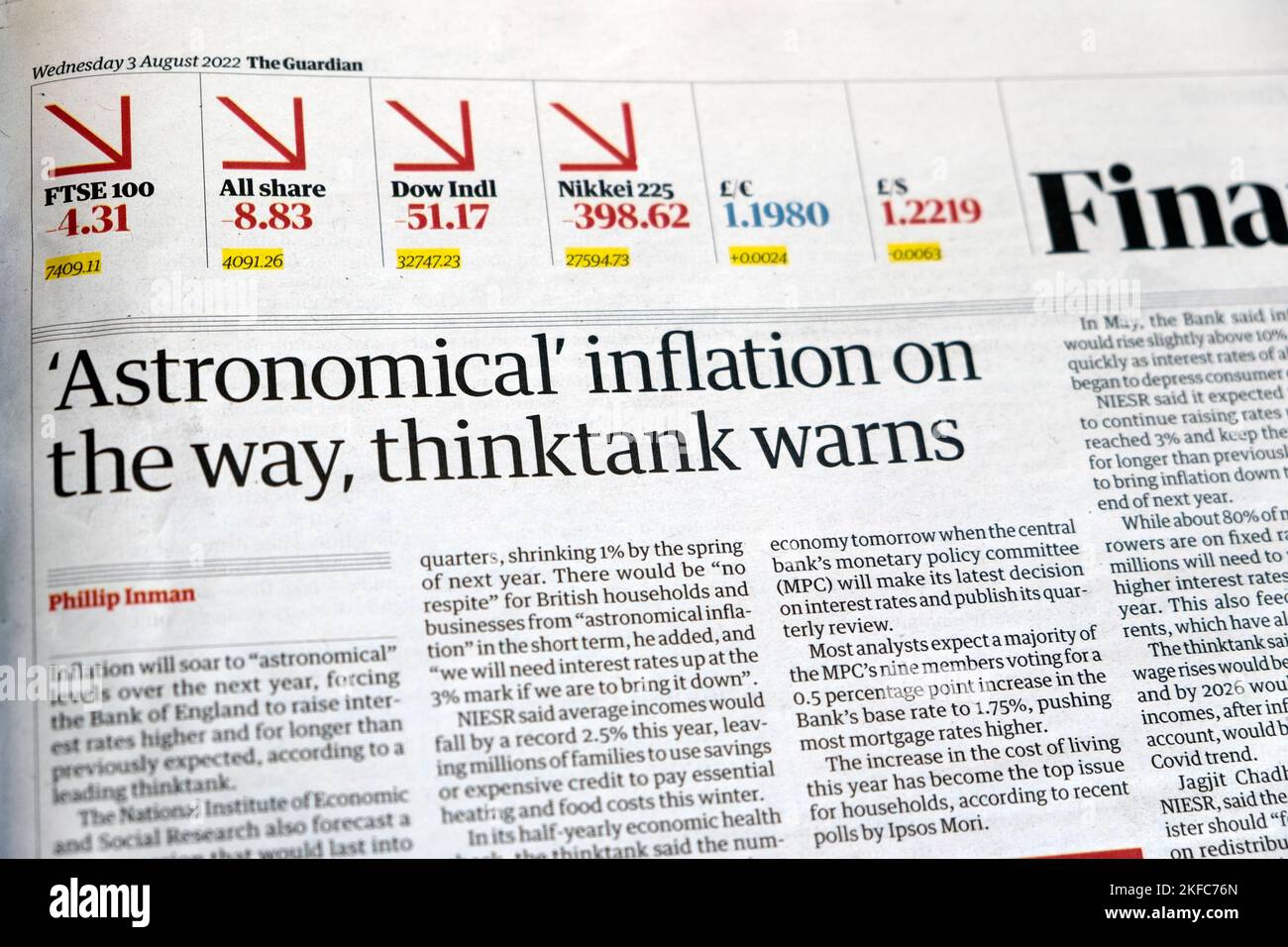 „Astronomische“ Inflation auf dem Weg, warnt thinkTank“, Zeitung Guardian, heaadline britischer Finanzartikel, der am 4.. August 2022 in London in Großbritannien veröffentlicht wurde Stockfoto