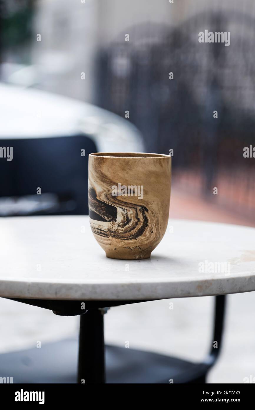 Eine Tasse Kaffee aus Holz Stockfoto