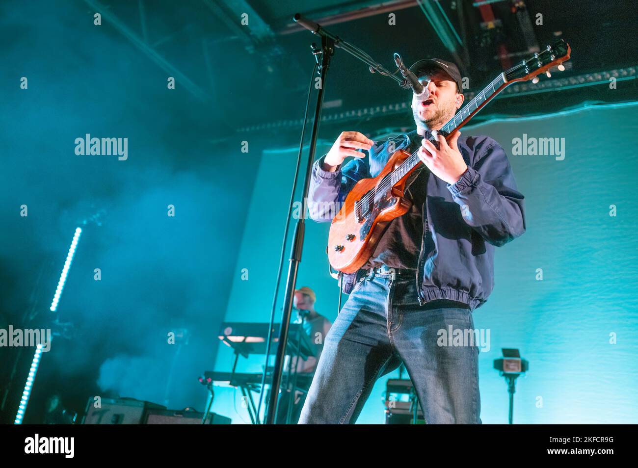 Manchester, Großbritannien. 17.. November 2022. Jamie Alexander Treays, besser bekannt unter seinem Künstlernamen Jamie T, tritt im Manchester Victoria Warehouse auf. 2022-11-17. Kredit: Gary Mather/Alamy Live Nachrichten Stockfoto