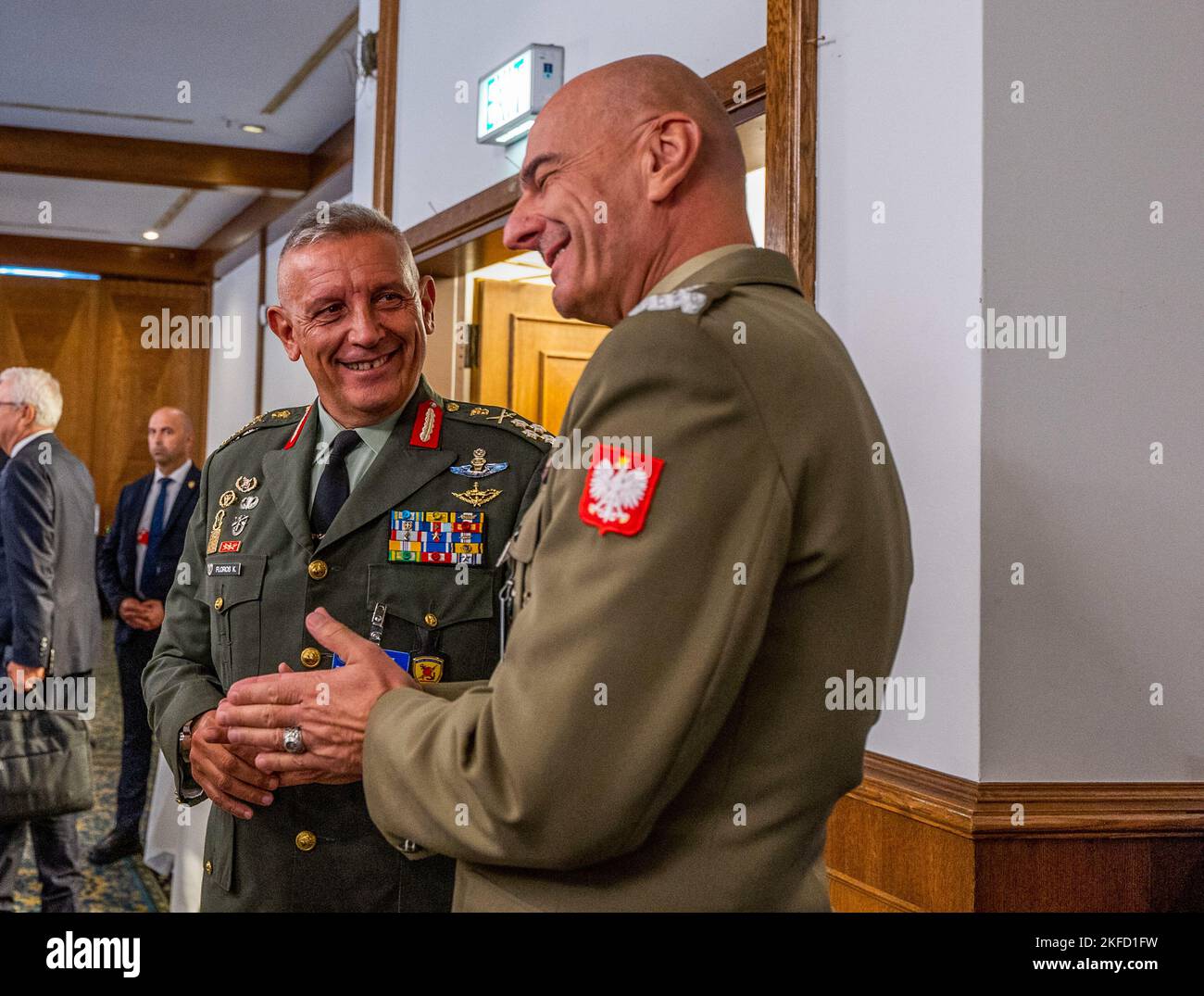 Die Delegierten treffen sich am 8. September 2022 in der Ukraine Defence Contact Group auf dem Luftwaffenstützpunkt Ramstein, Deutschland. Verteidigungsminister und Führer aus 50 Ländern nahmen persönlich und virtuell an dem Treffen Teil, um die Unterstützung der NATO-Alliierten und Partner zu diskutieren. Stockfoto