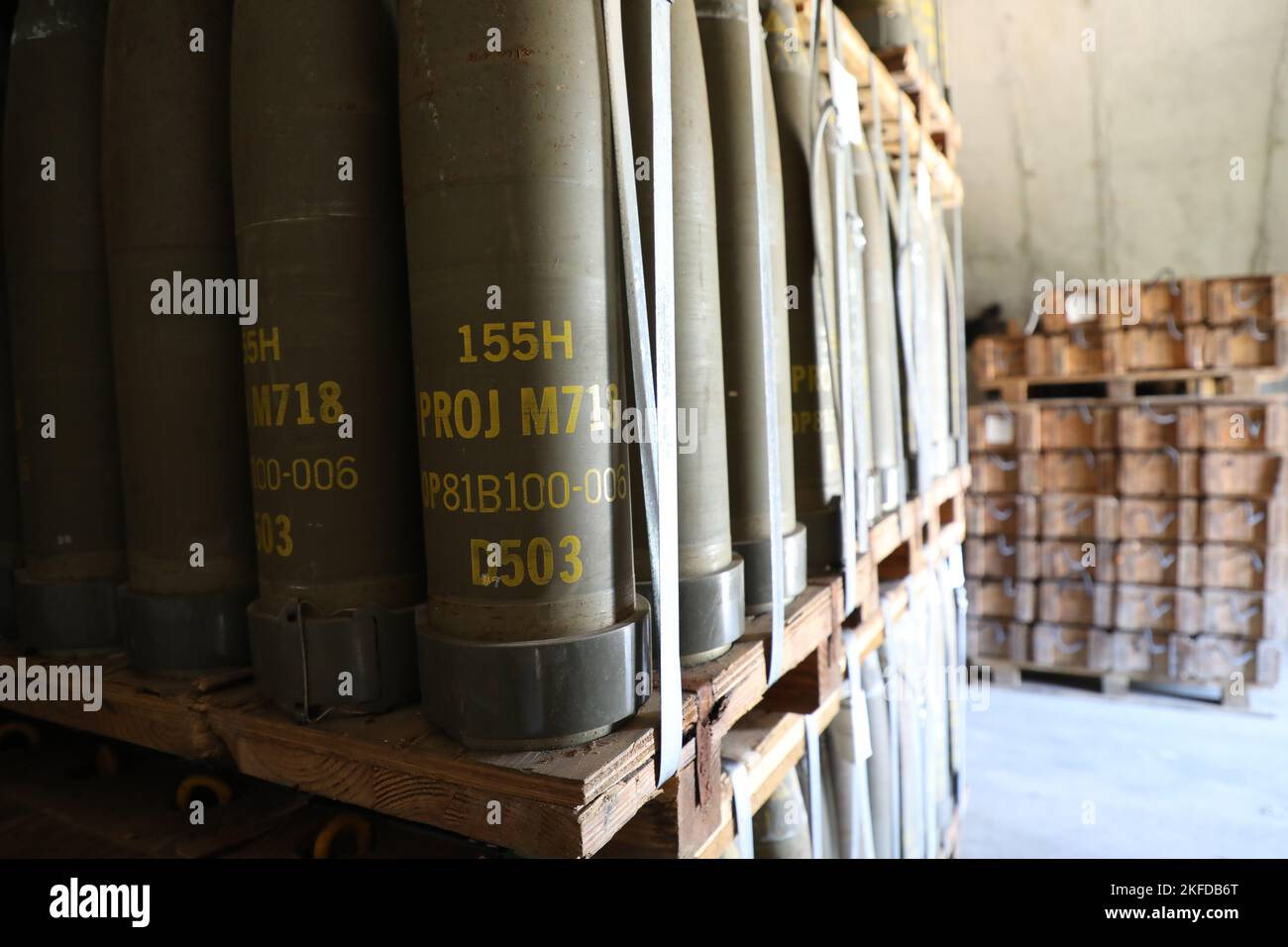 155-MM-Geschoss-Rundlager im Blue Grass Army Depot. Das Blue Grass Army Depot lagert und überwacht konventionelle Waffen für das Verteidigungsministerium. Stockfoto