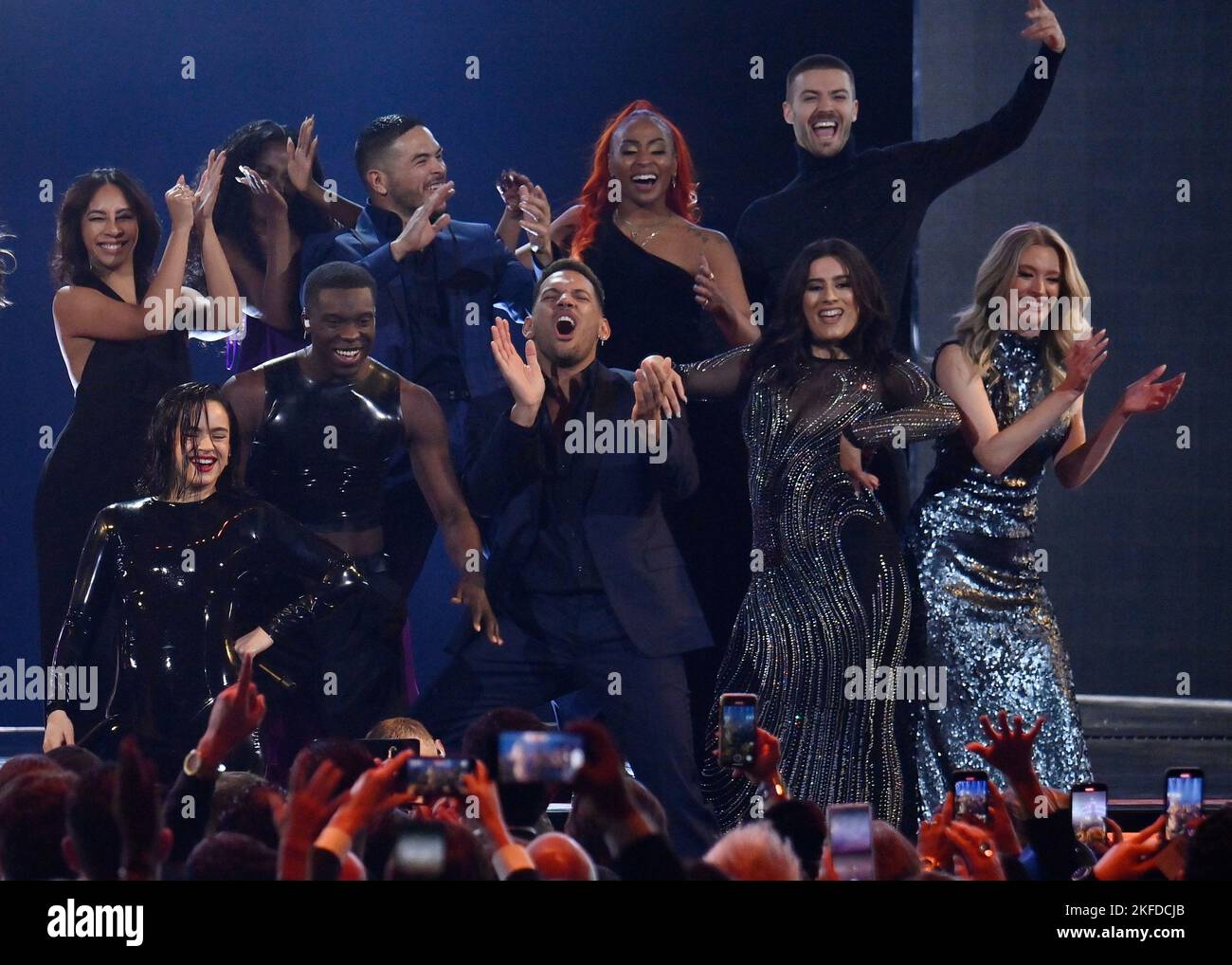 Las Vegas, Usa. 17.. November 2022. Rosalia tritt während der jährlichen Latin Grammy Awards 23. in der Michelob Ultra Arena im Mandalay Bay Resort and Casino in Las Vegas, Nevada, am Donnerstag, den 17. November 2022, auf der Bühne auf. Foto von Jim Ruymen/UPI Credit: UPI/Alamy Live News Stockfoto