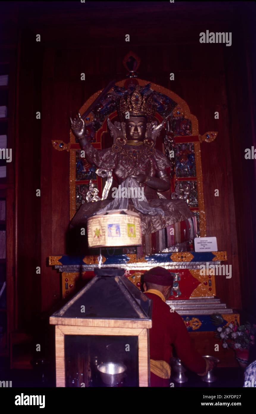 Der historische Buddha, auch bekannt als Gotama Buddha, wurde in Lumbini, in der nepalesischen Region Terai, nahe der indischen Grenze, geboren. Er ist einer der wichtigsten asiatischen Denker und spirituellen Meister aller Zeiten und hat in vielen Bereichen der Philosophie mitgewirkt, einschließlich Epistemologie, Metaphysik und Ethik. Die Lehre Buddhas bildete die Grundlage für die buddhistische Philosophie, die zunächst in Südasien und später im Rest Asiens entwickelt wurde. Buddhismus und buddhistische Philosophie haben jetzt eine globale Nachfolge. Stockfoto