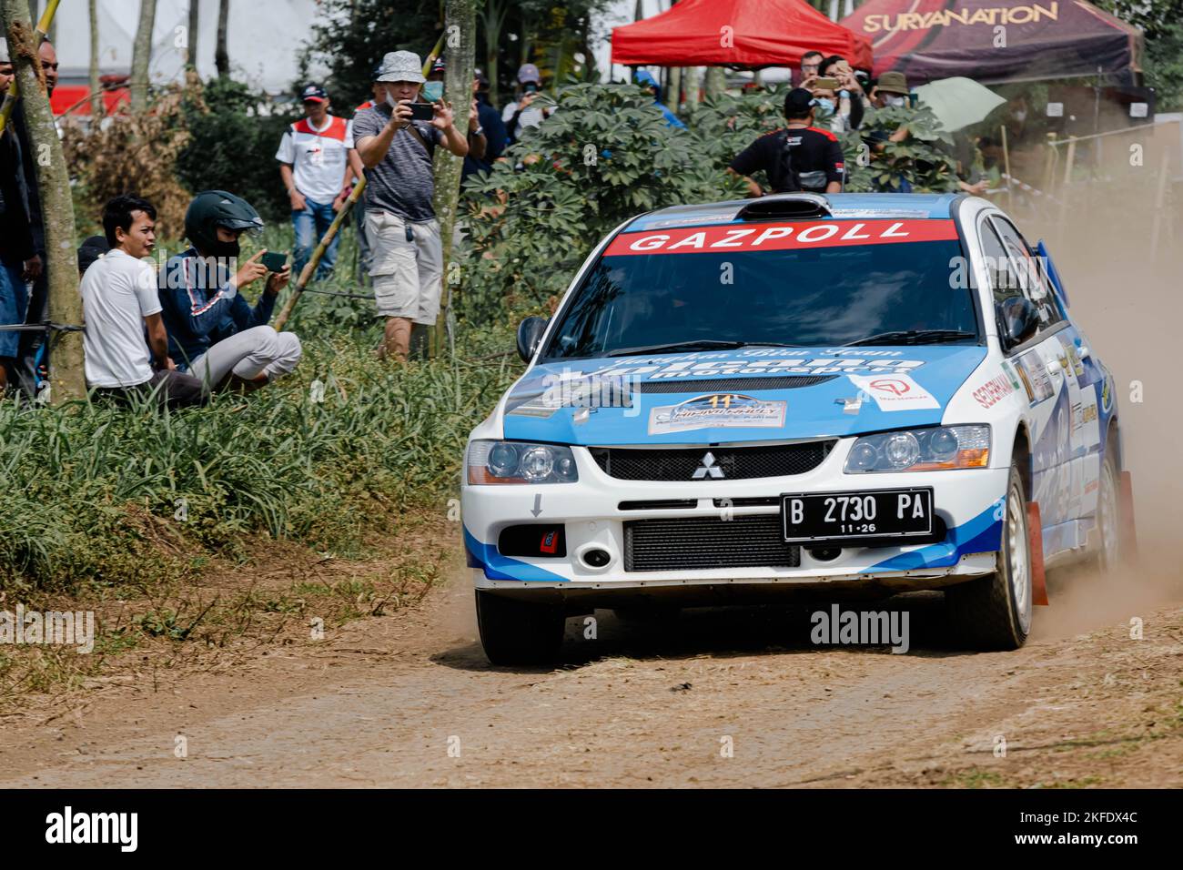 Lancer Evolution VIII wurde bei der Kejurnas Sprint Rally 2022 in Puslatker AL Bedali Circuit, Lawang, East Java, Indonesien, an der Startlinie gestartet Stockfoto