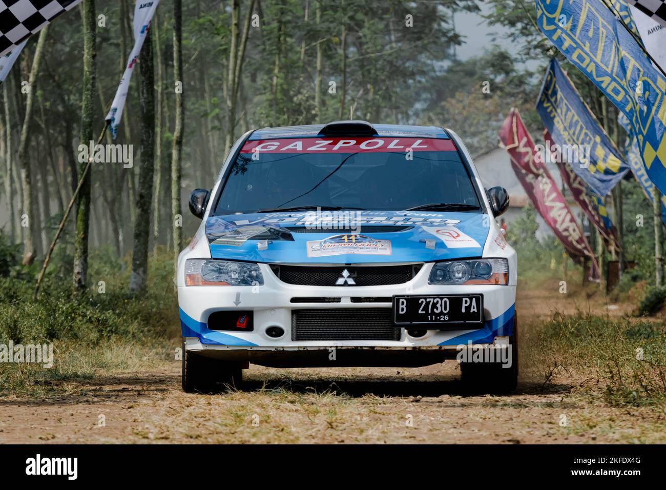 Nahaufnahme von Lancer Evolution VIII bei der Kejurnas Sprint Rally 2022 in Puslatker AL Bedali Circuit, Lawang, East Java, Indonesien Stockfoto