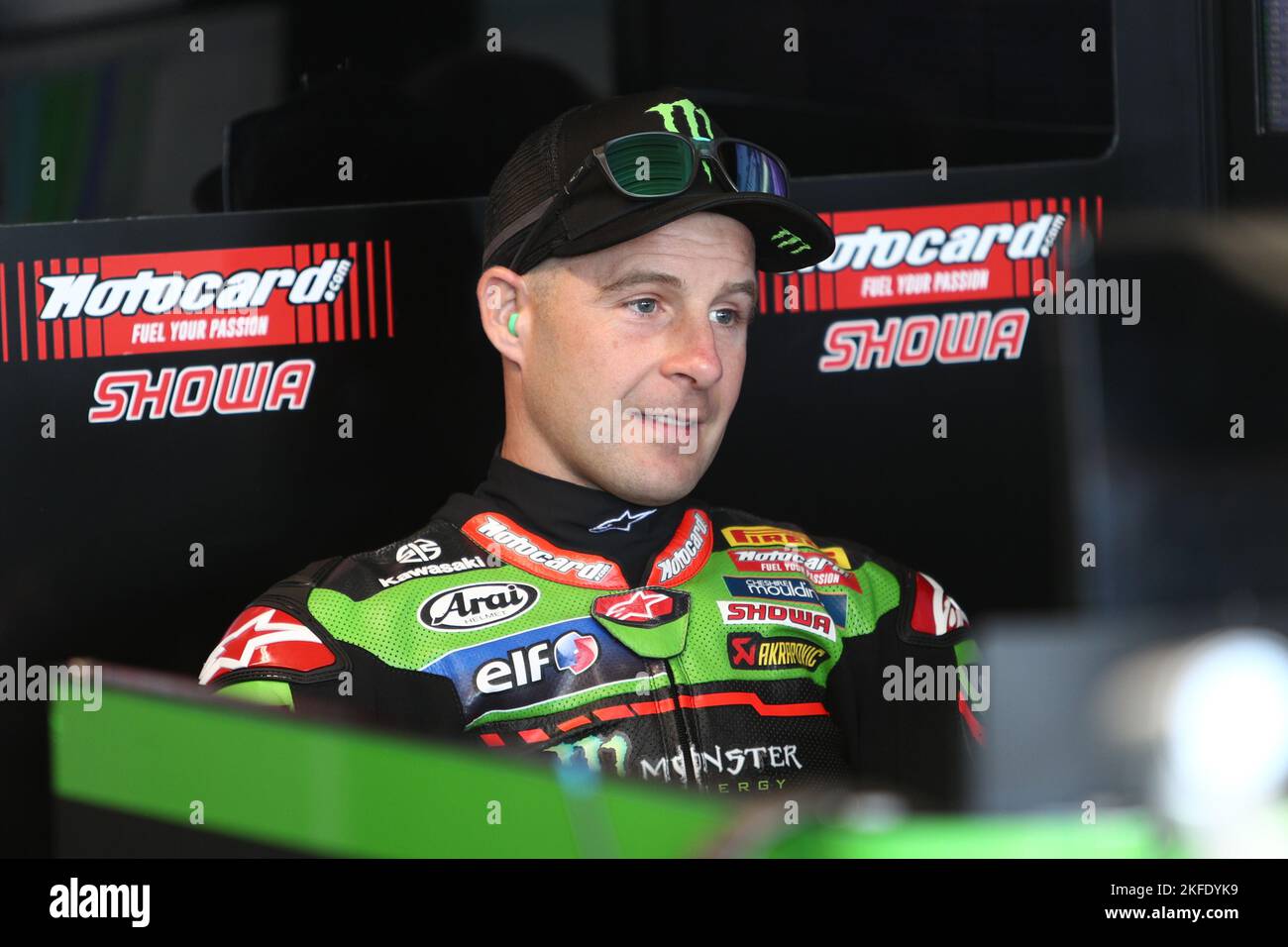 Victoria, Australien. 18.. November 2022. Jonathan Rea (GBR)Rennen für die Kawasaki Racing Team WorldSBK-in den Boxen vor dem Training 2 während der australischen Grand Ridge Runde 2022 der MOTUL FIM Superbike Weltmeisterschaft 2022 auf Phillip Island, Australien am 18 2022. November - Bildquelle: brett keating/Alamy Live News Stockfoto