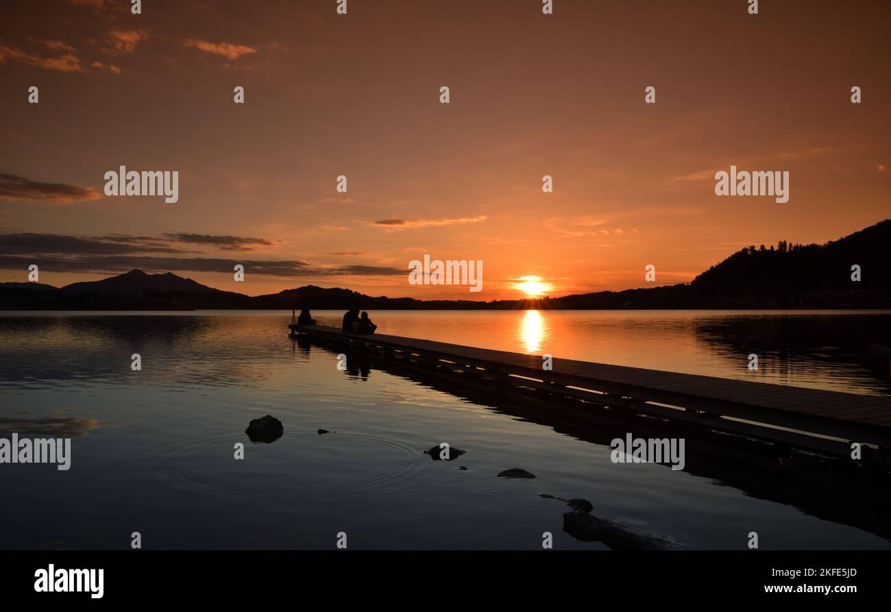 Der idyllische Hopfensee im bayerischen Voralpenland Stockfoto