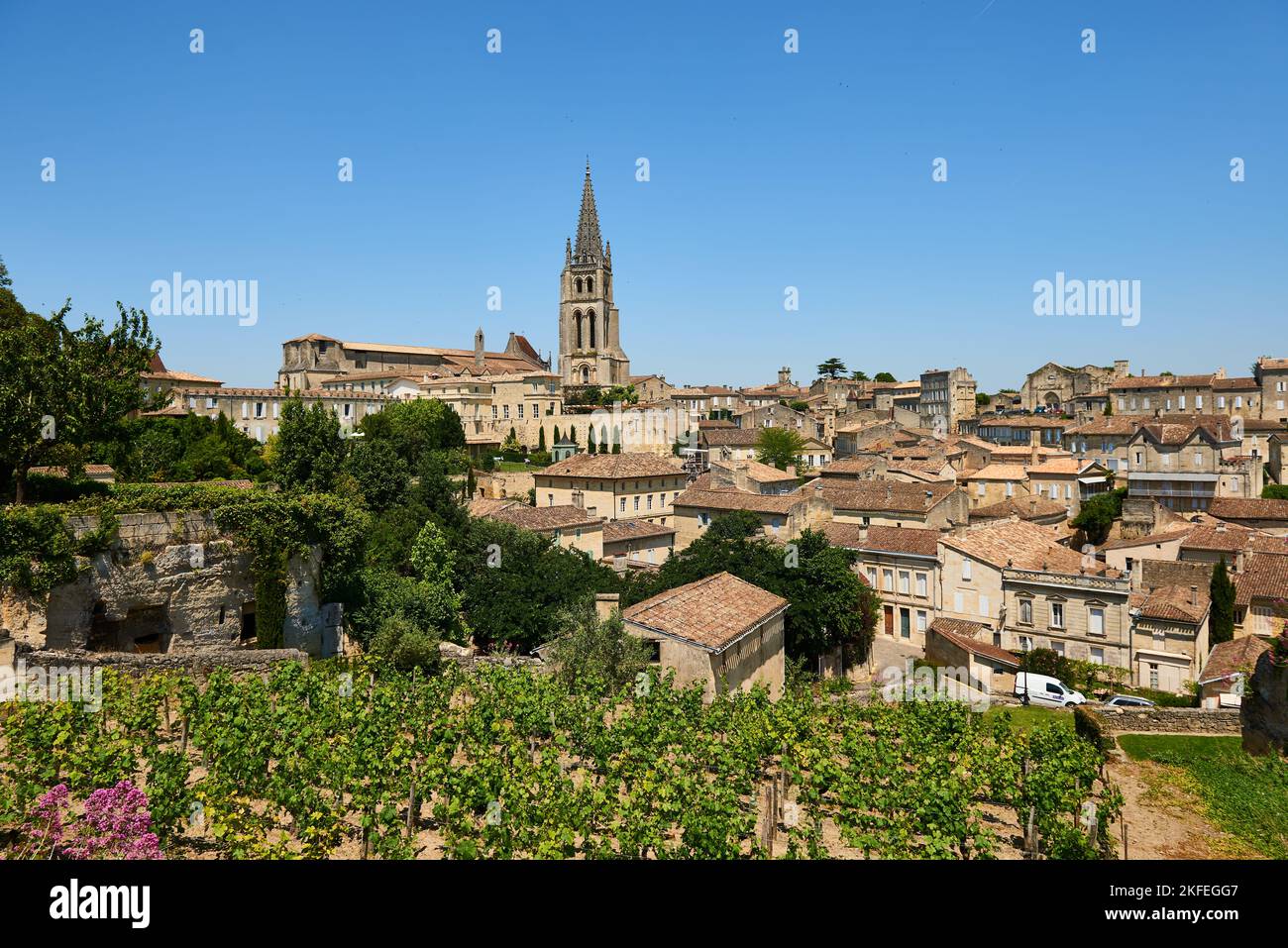 Blick auf die berühmte Stadt Saint Emilion, Gironde, Aquitanien, Frankreich, Europa. Stockfoto