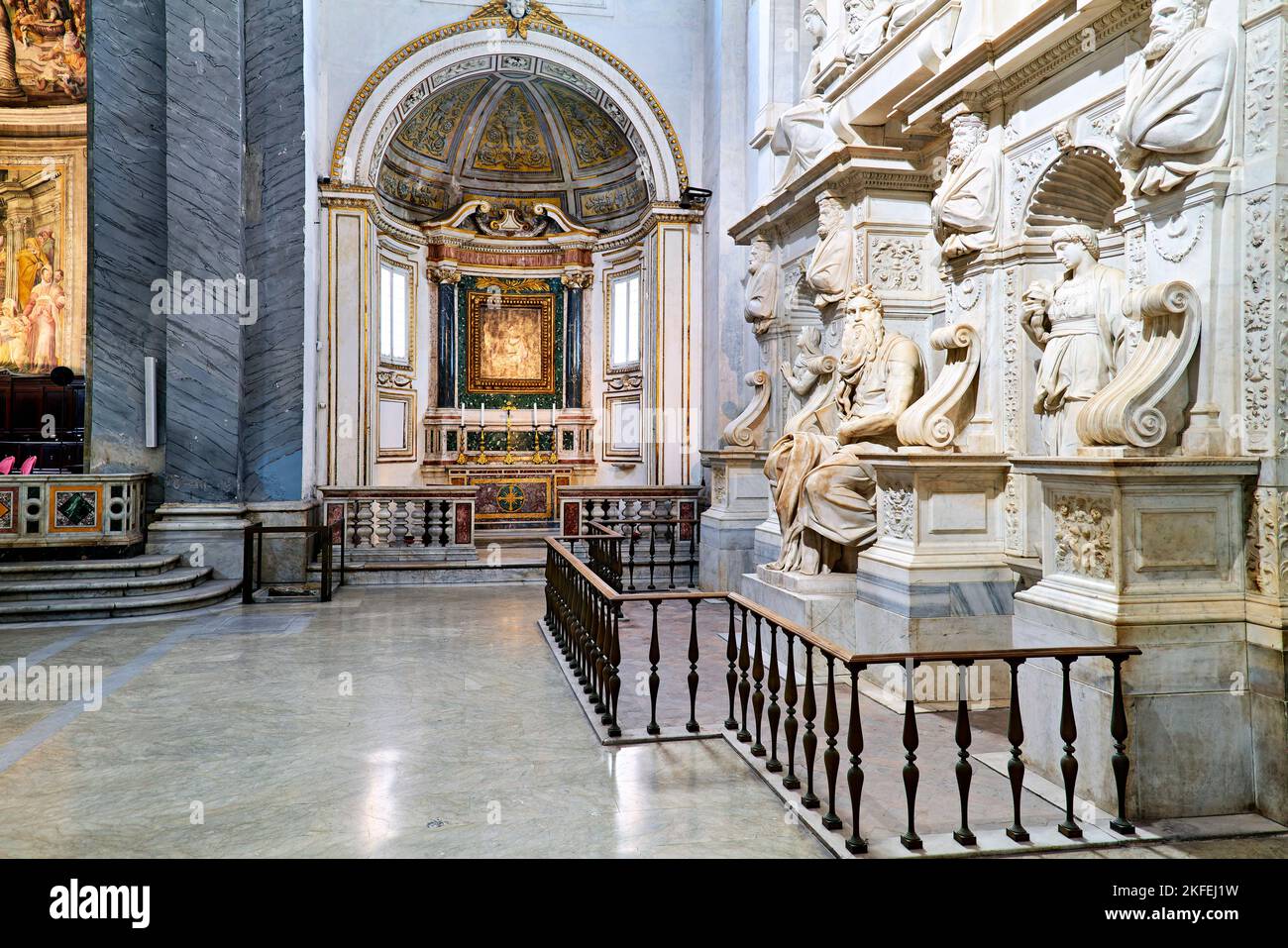 Rom Latium Italien. San Pietro in Vincoli (St. Peter in Ketten). Moses ist eine Skulptur des italienischen Künstlers Michelangelo Buonarroti Stockfoto
